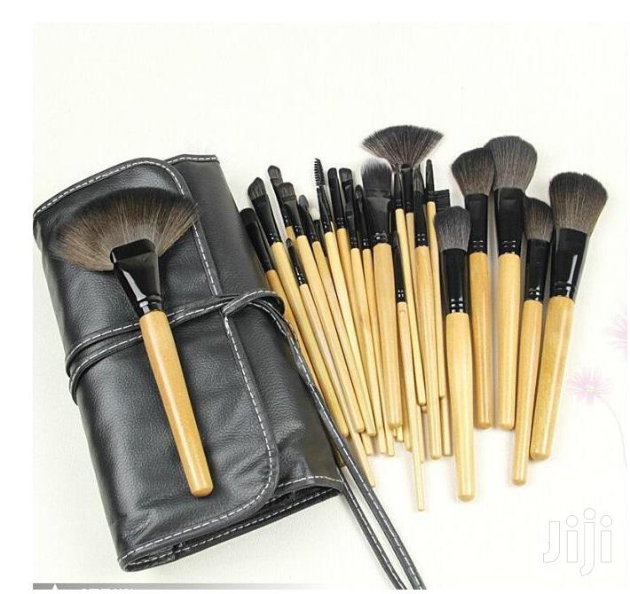 24 Peices Makeup Brushes Set - High Quality Makeup Brushes